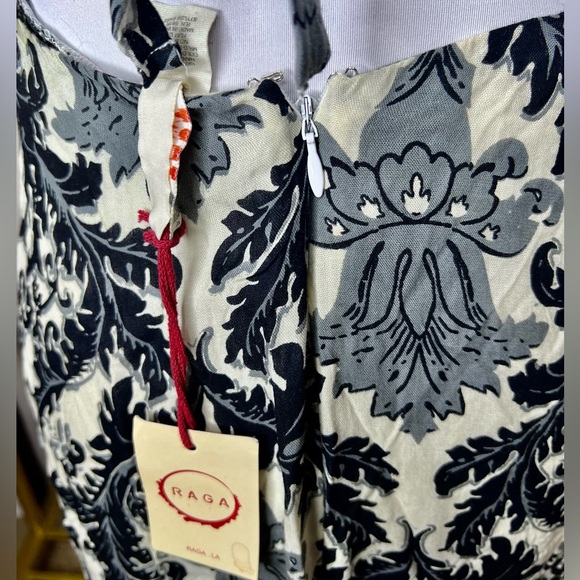 NWT Blackbird Cutout Maxi Dress in Black & White
Raga by Revolve Sz S - Picture 8 of 12